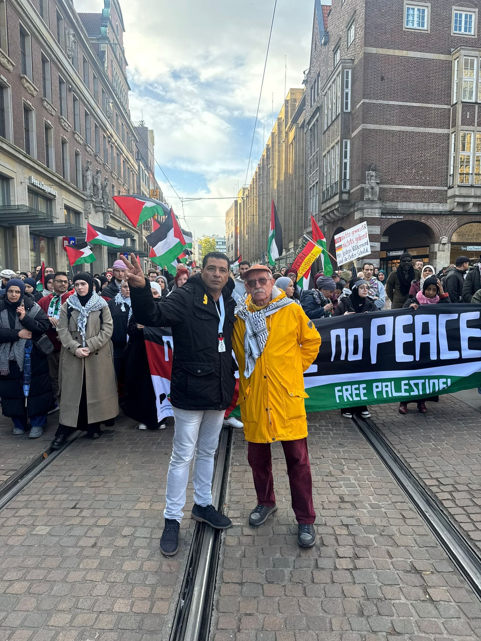 تظاهرة  بالالاف  للجالية الفلسطينية في بريمن  تنديدا  بتواصل حرب الابادة والتجويع في عزة