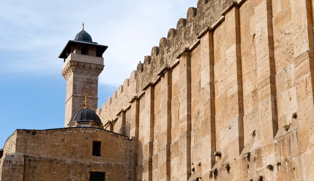 الأوقاف: الاحتلال يضع أقفالاً على جميع أبواب غرف الحرم الإبراهيمي