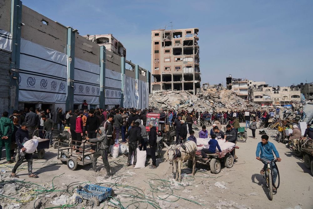 مسيرات جماهيرية حاشدة في غزة تطالب بوقف حرب الابادة ورفع الحصار 