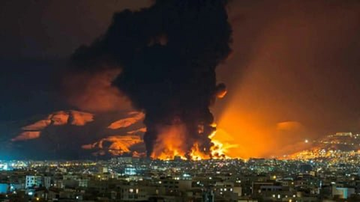 سماع دوي انفجارات في بندر عباس وسيريك جنوبي ايران