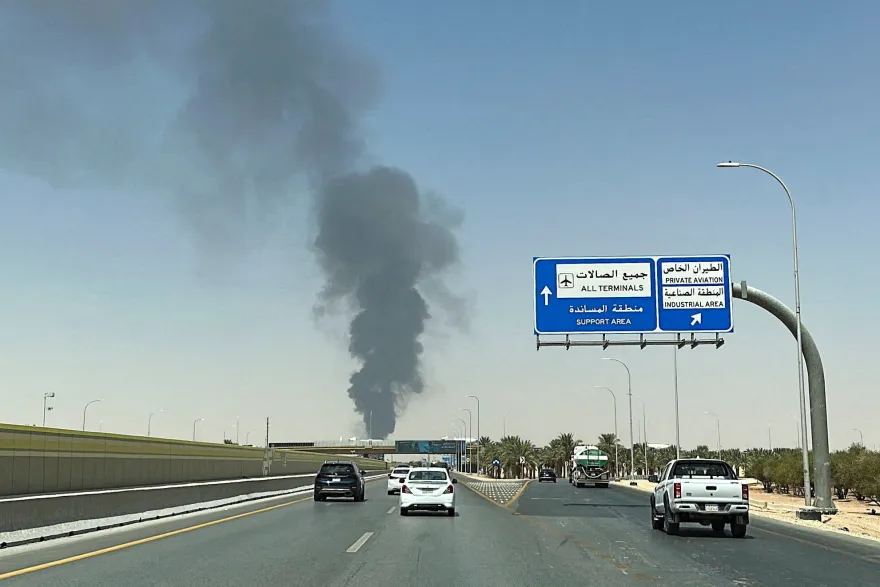 نيران قرب مطار الرياض والحوثيون يعلنون شن هجمات على العاصمة