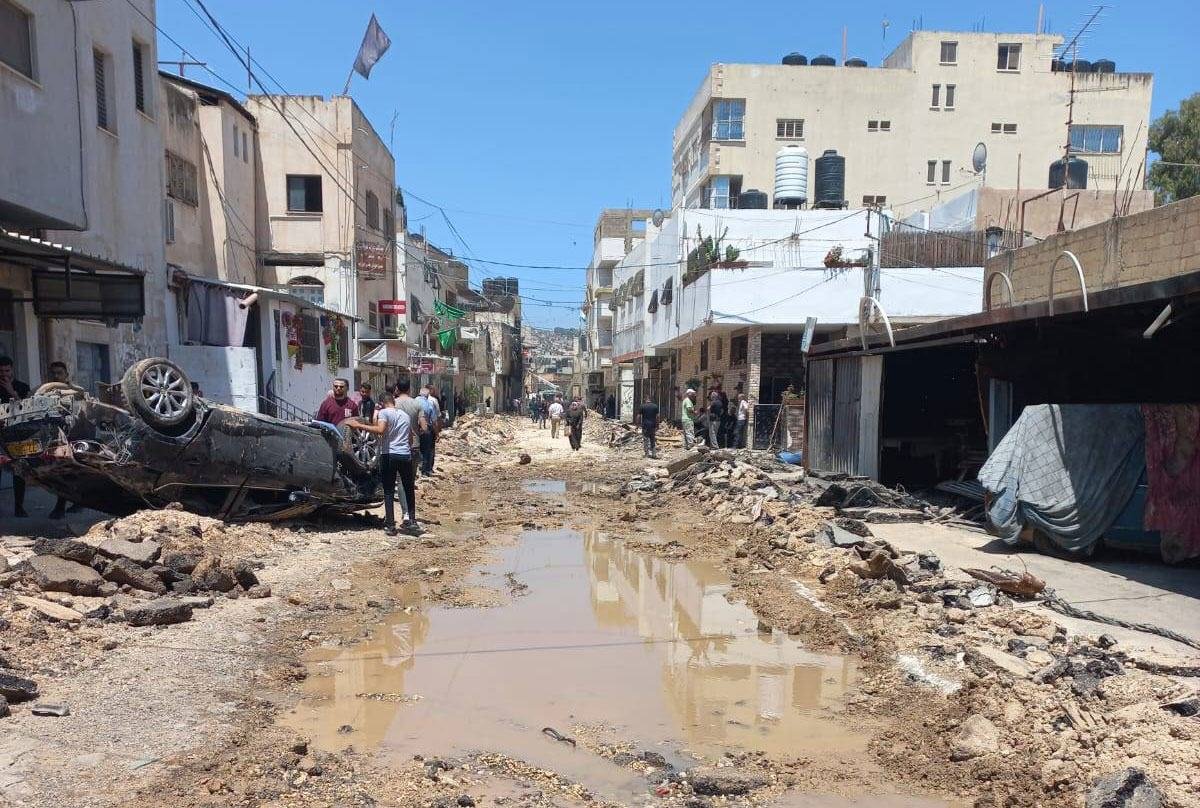 مصدر ل" واثق" : اهالي مخيم جنين يتوزعون على مراكز الايواء والسكنات الجامعية والبلدات المجاورة 