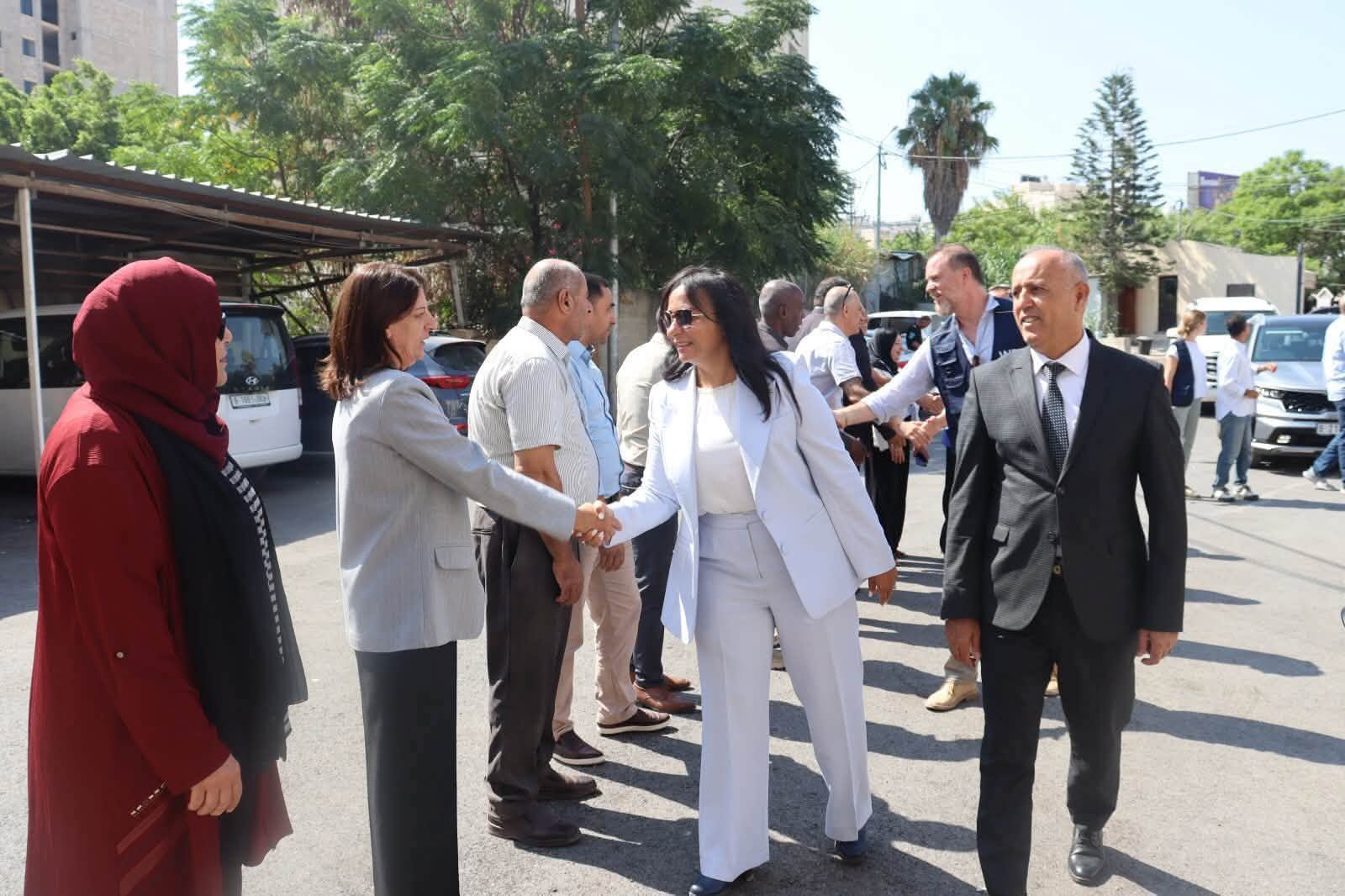 التنمية الاجتماعية وبرنامج الأغذية العالمي يتفقدان أوضاع النازحين في جنين ويبحثان تعزيز الخدمات المقدمة لهم